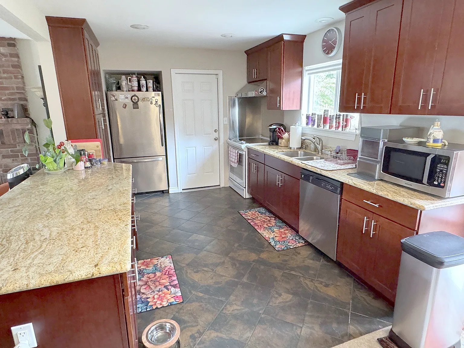 4 bed, 1806 sqft, $3,995 — Photo 3