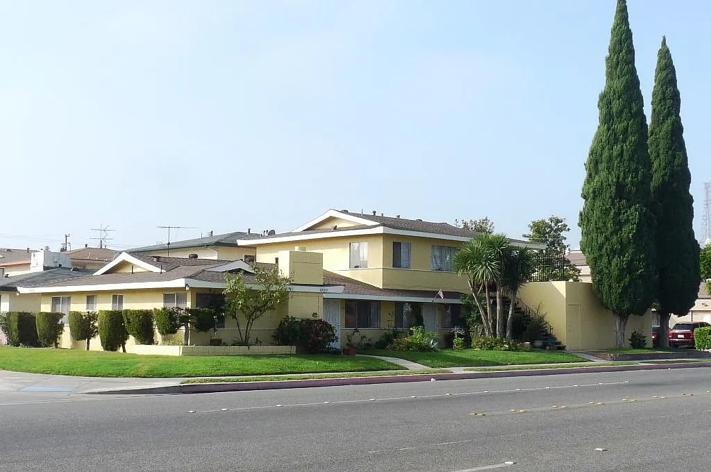 2 bed, 950 sqft, $2,650 — Photo 1