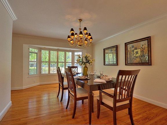 5th image of 115 Longmeadow Dr