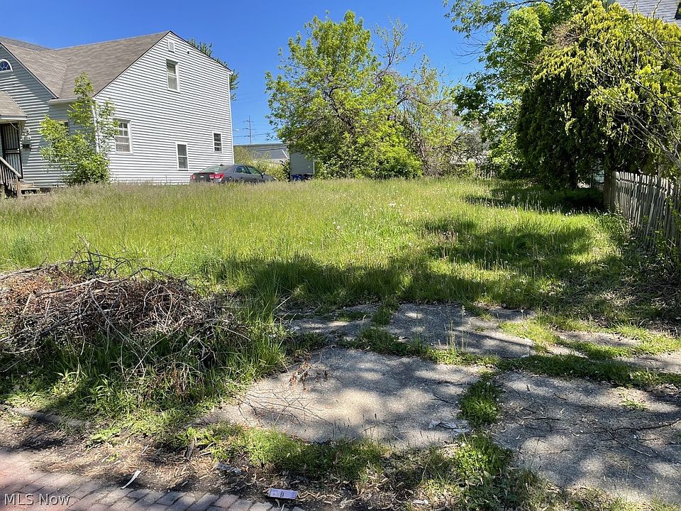 2nd image of 19120 Firwood Rd