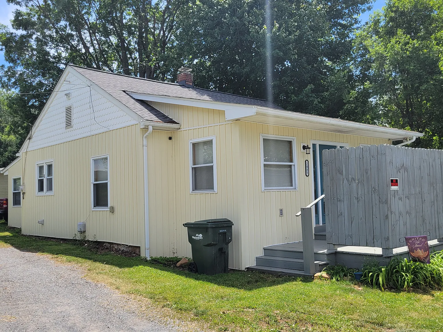 3 bed, 1000 sqft, $1,800 — Photo 2