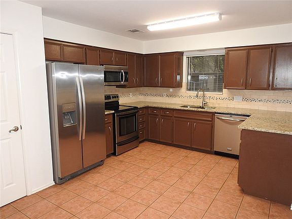 2nd image of 104 S Kings Canyon Dr