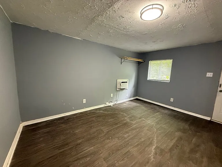 215 Smith St NE — Photo 10
