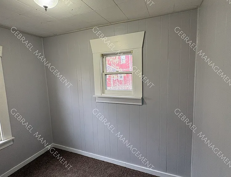 743 Neubert Ave — Photo 6