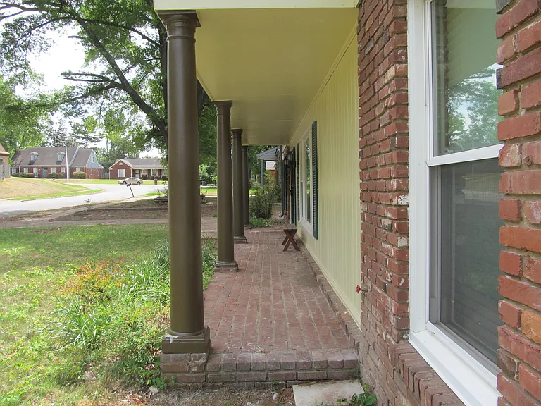 3111 Estes St — Photo 4