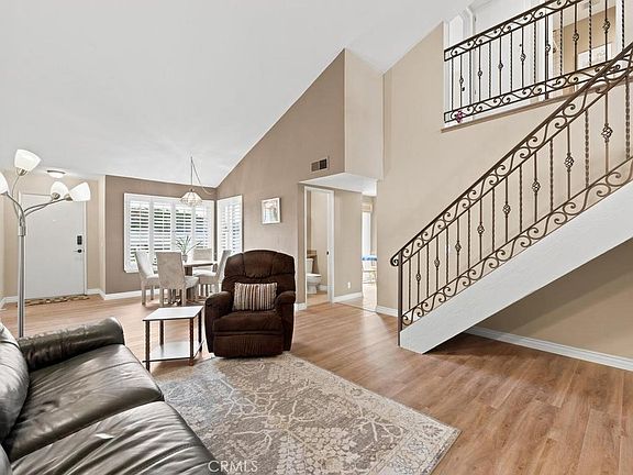 3rd image of 5798 La Jolla Way