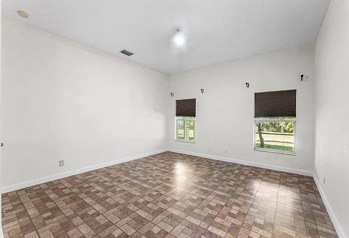 4 bed, 2077 sqft, $3,895 — Photo 4