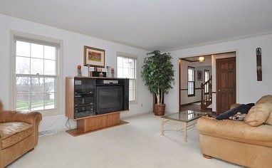 2nd image of 800 Knollwood Ct
