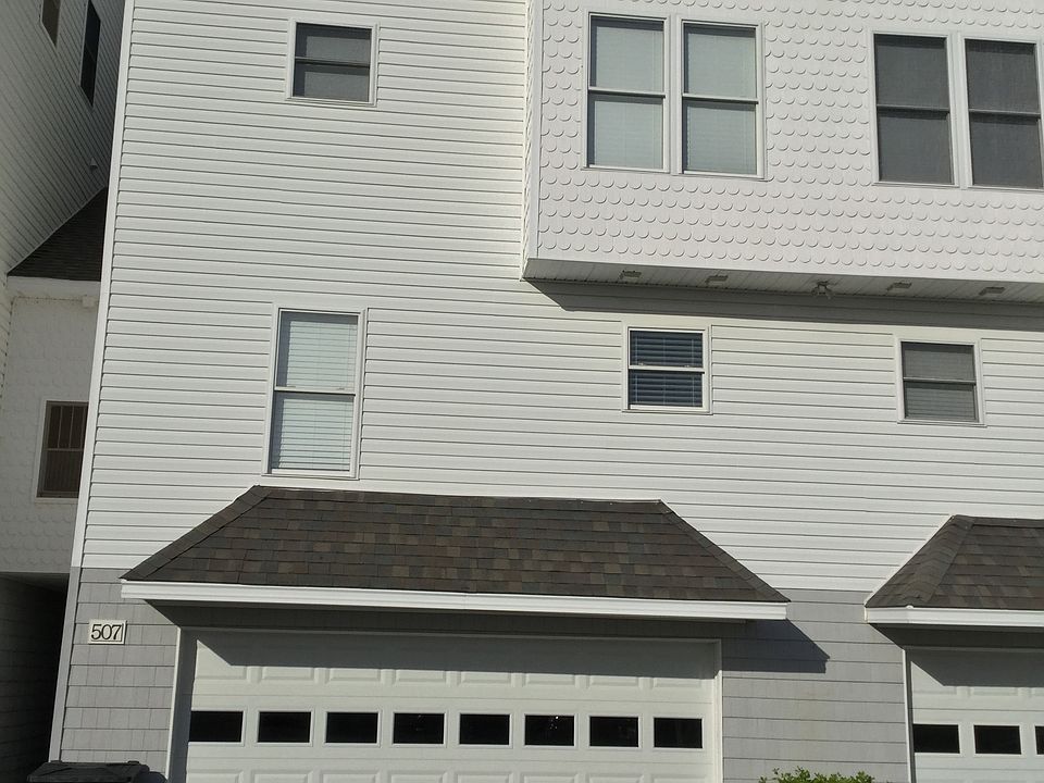 Nice condo w/ 2 car garage