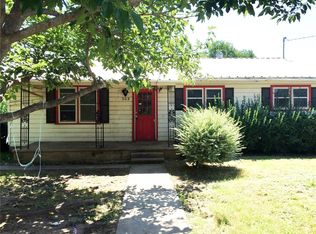 305 S 2nd St, Bangs, TX 76823