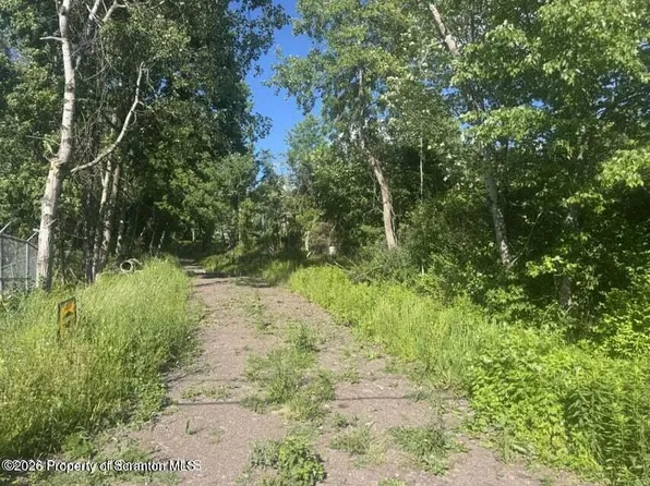Brook Ave, Clarks Summit, PA 18411