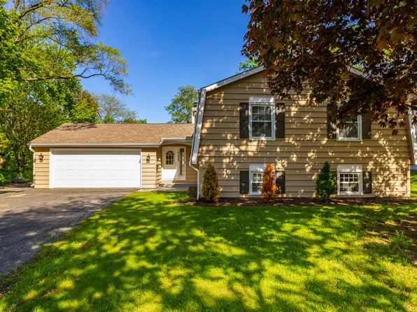 4435 Black Partridge Ln, Lisle, IL 60532