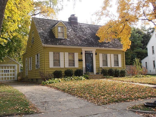 1st image of 905 Pleasant Dr