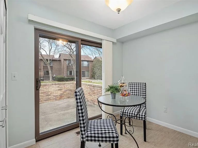 2185 Rhine Rd — Photo 11