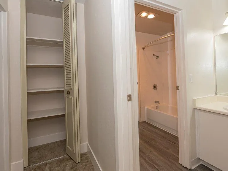 Parkside Apartments empty master bathroom