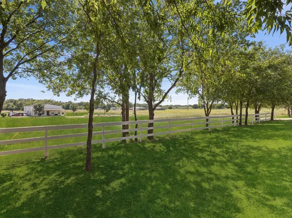 1001 Marigold Ct, Granbury, TX 76049