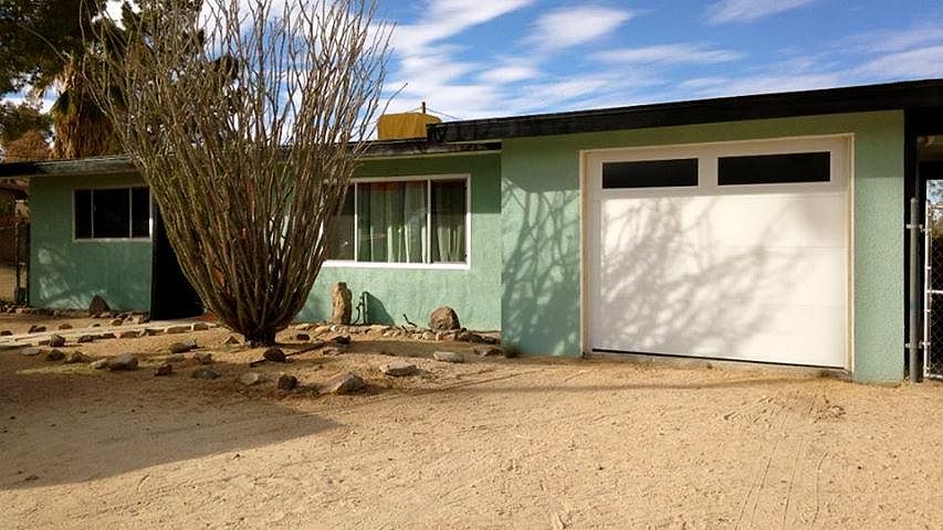Mid-Century miracle! Come see this fully restored "Oscar Bailey" Mid-Century Modern house. This select property has been completely updated and renovated to its former glory. 
2 bedroom, 1 bath home on a large lot with a RV pad w hookup.