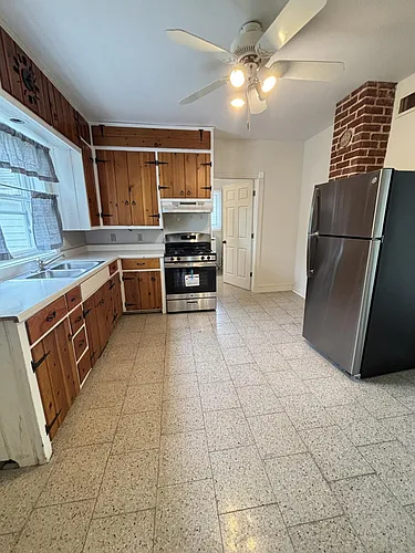 808 Le Messurier St Photo 1