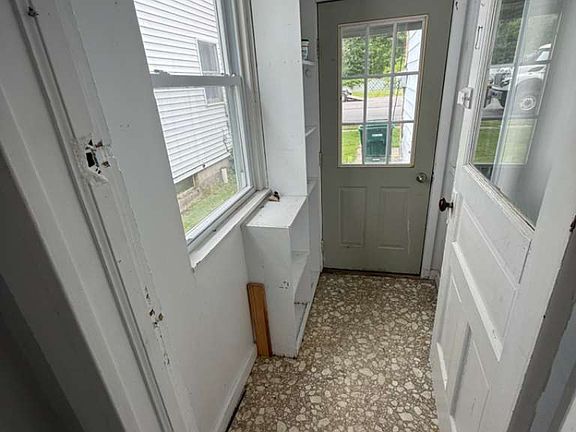 3rd image of 96 1/2 E Schuyler St