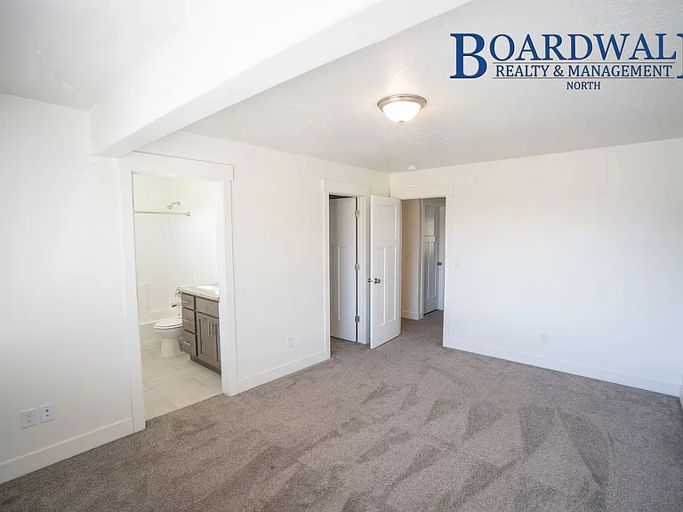 440 E 1625 N — Photo 12