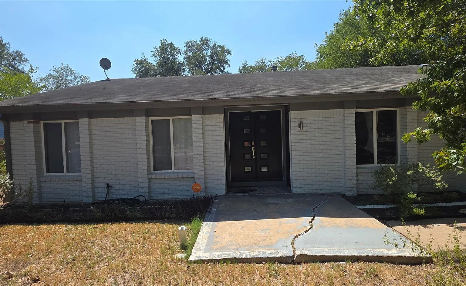 3 bed, 2.0 bath, 1944 sqft, $3,200 — Photo 1