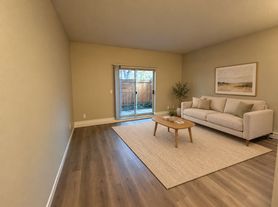 6408 NW, 101