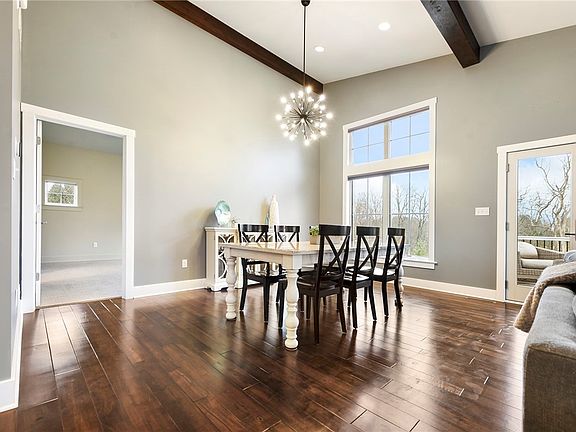5th image of 220 Bonnie View Dr