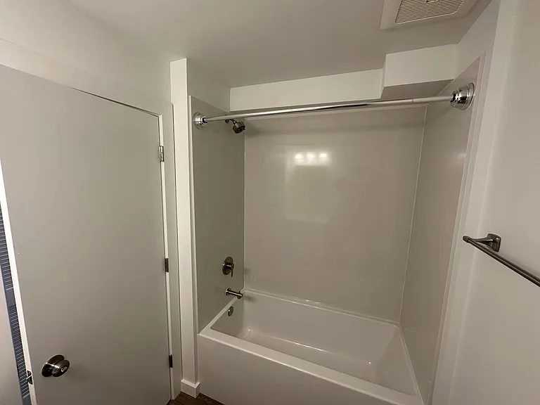744 Belmont Pl E — Photo 18