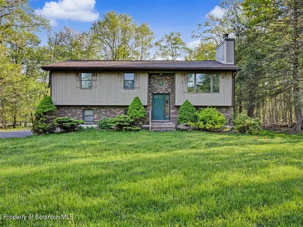 11 Bass Ct, Gouldsboro, PA 18424