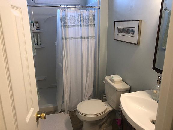 3rd image of 220 W Ann St