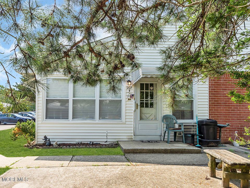1st image of 207B Laurel Place