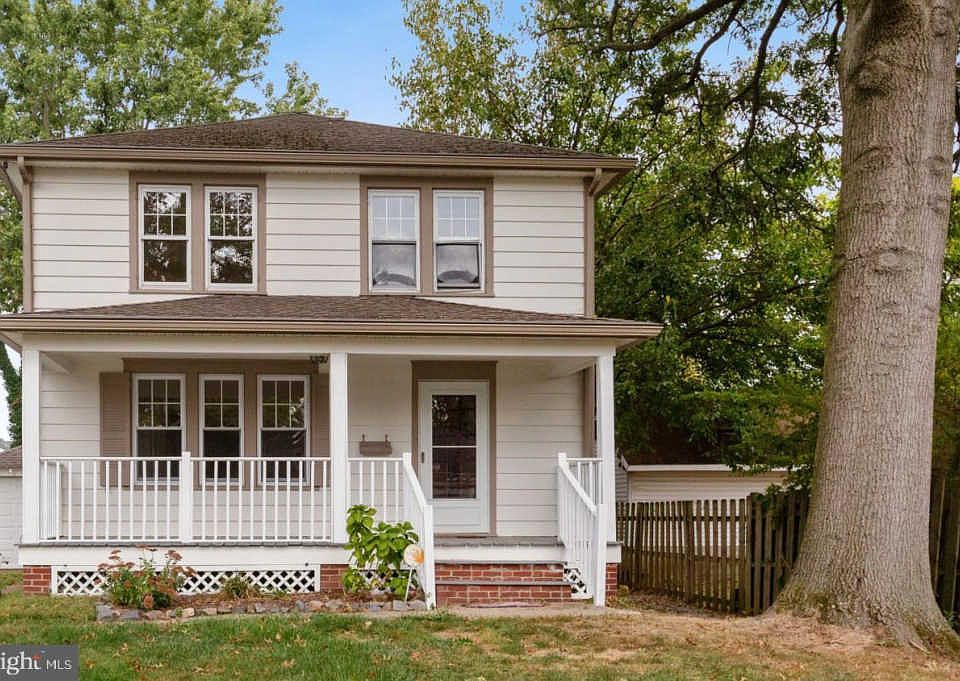 1st image of 327 Beverly Pl