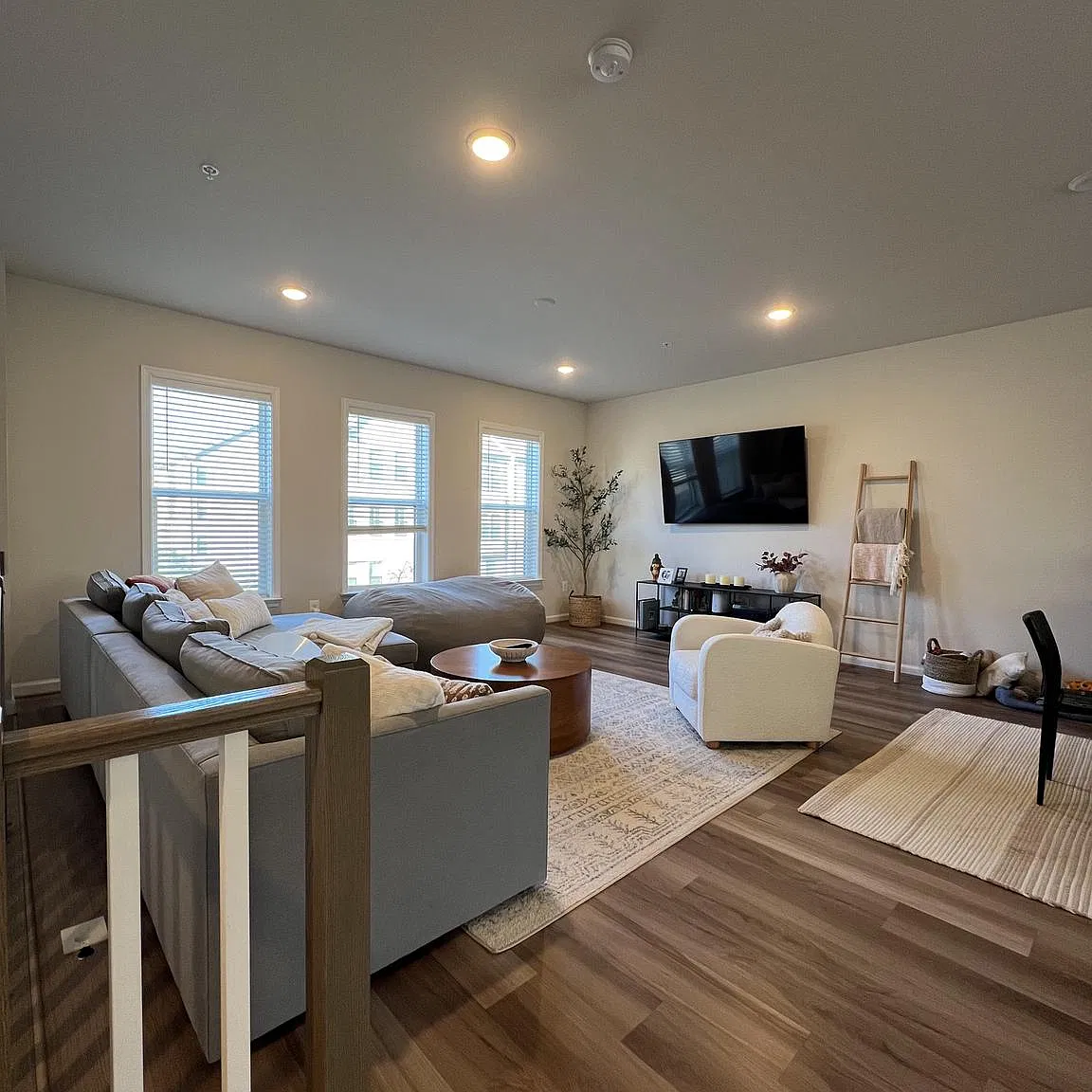 3 bed, 3.5 bath, 3072 sqft, $3,600 — Photo 4