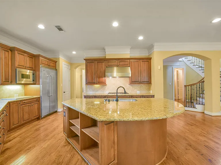2307 Sheridan St — Photo 12