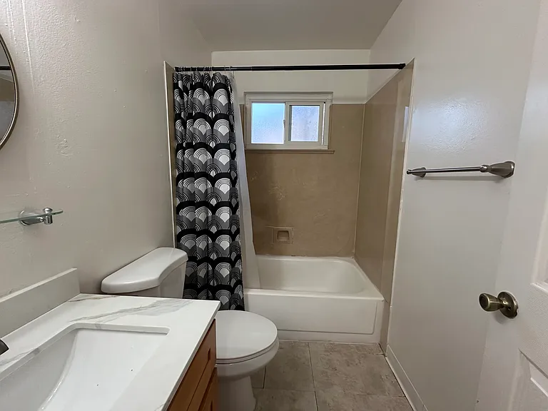 25888 Gading Rd — Photo 4