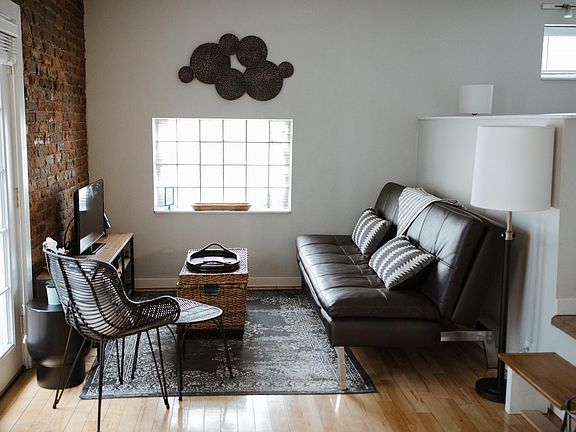 3rd image of 514 E Bayaud Ave
