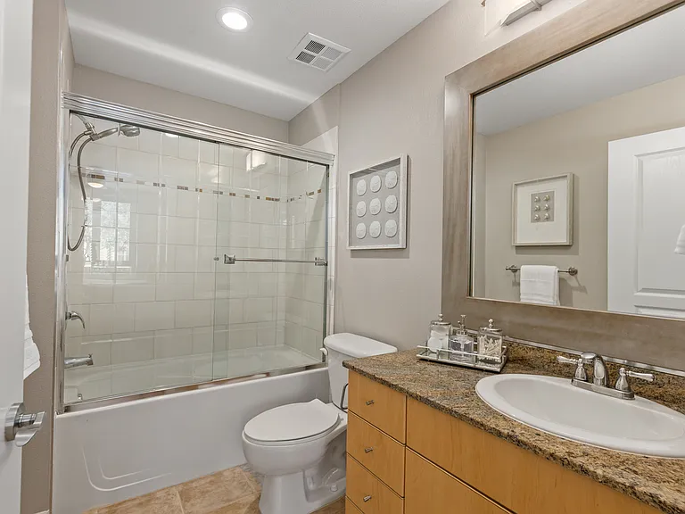300 W Beech St #3 — Photo 15