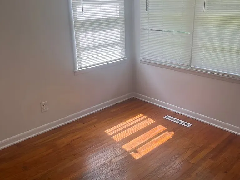1016 Alan Ave — Photo 6