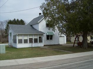 630 Schabow St, Gresham, WI 54128