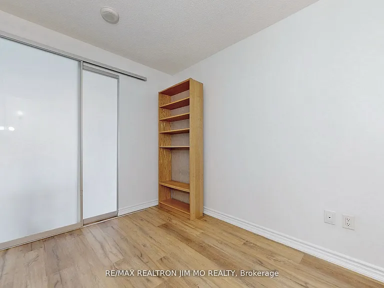 386 Yonge St #2508 — Photo 23
