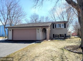 1465 Meadow Ln, Chaska, MN 55318