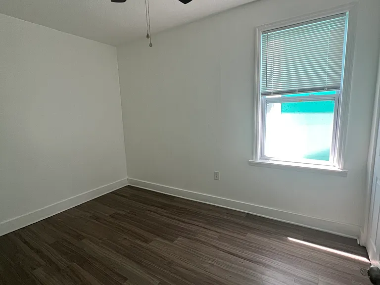 19 Potomac St — Photo 11