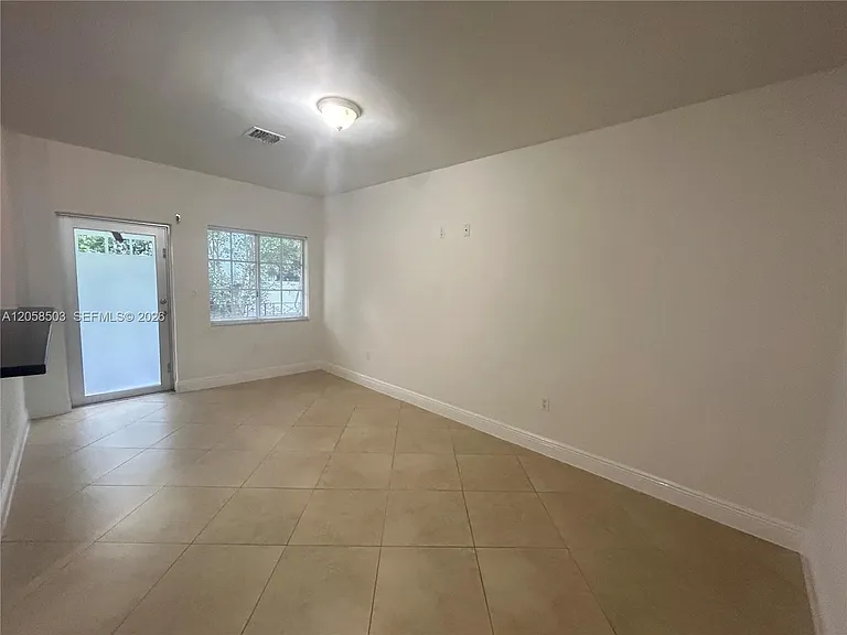 1034 Lenox Ave #8 — Photo 5