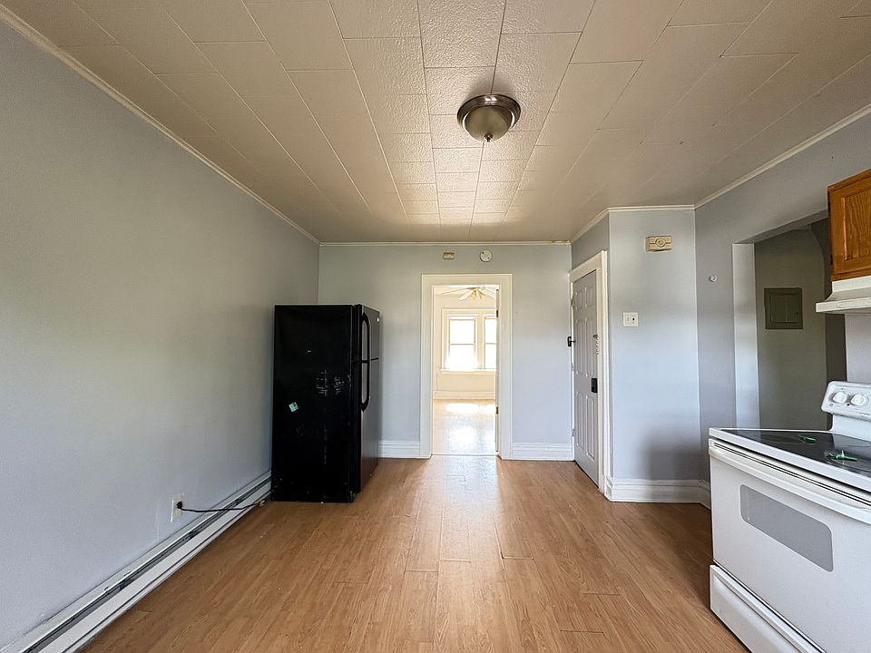 2nd image of 133 Isabella Ave #3