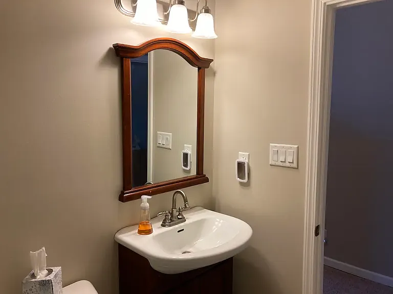 upstairs full bathroom