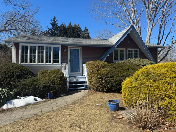 34 Inkberry Trl, Narragansett, RI 02882