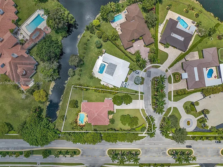 16310 Paddock Ln — Photo 4
