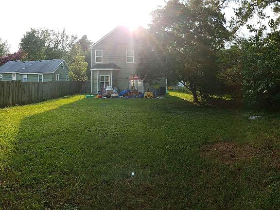 3rd image of 1418 Hawthorne Dr