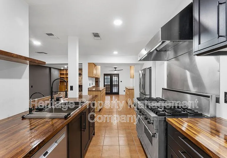 3614 Versailles Dr — Photo 17