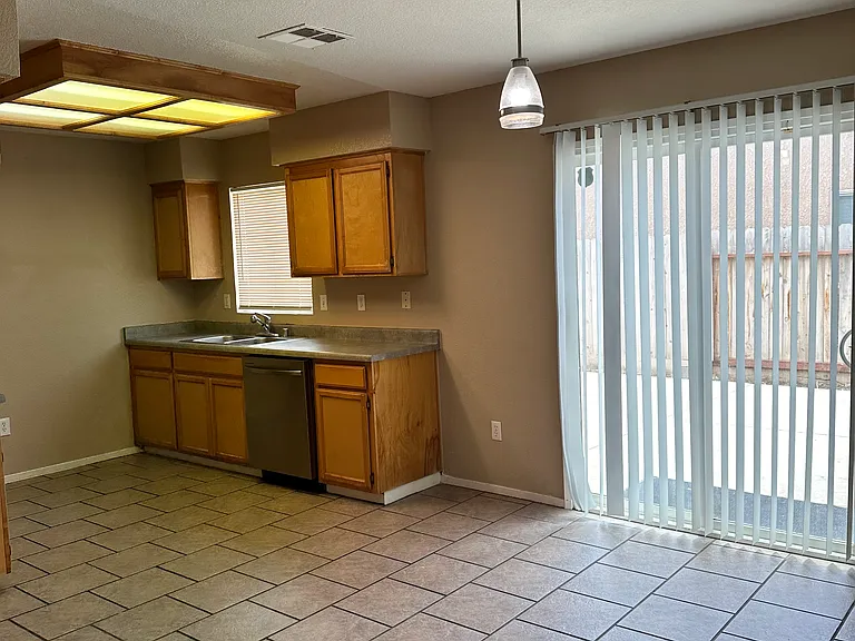 42 S Kino Ct — Photo 6